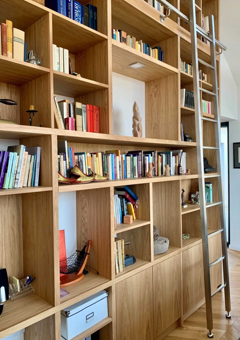 nappali bútor, könyvespolc létrával