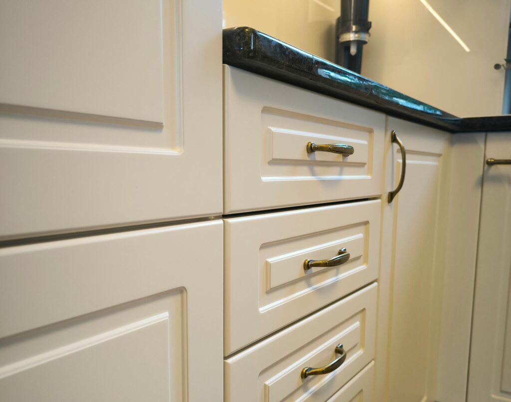 Fehér modern konyhabútor méretre