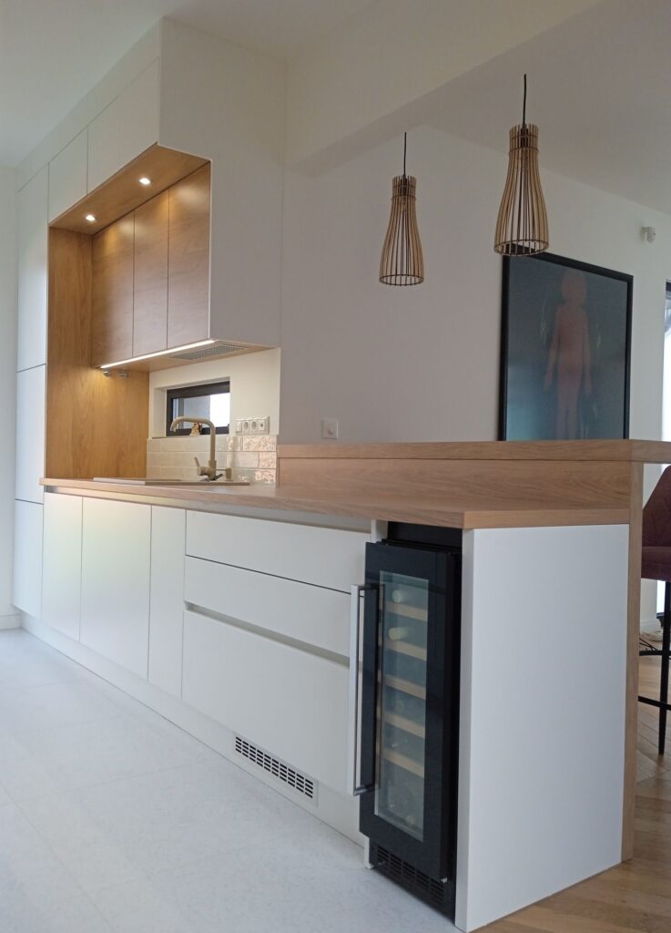 Fehér modern konyhabútor méretre