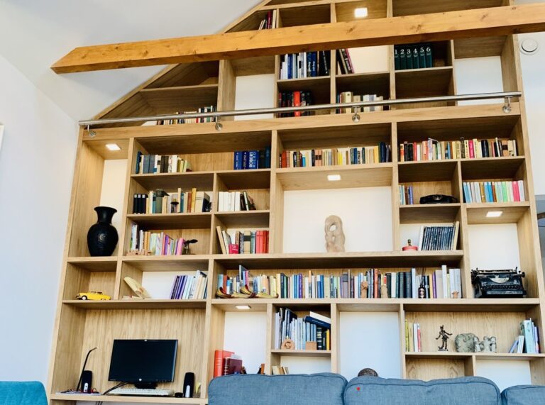 óriás nappali fal, könyvespolc